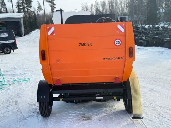 Pronar ZMC 2.0  sopmaskin med släpvagn 2.1m3 - Bild 6