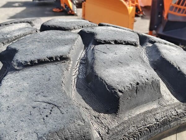 Michelin 23.5-R25 XADN E3T rengas - Image 10