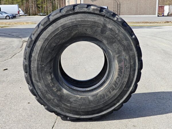 Michelin 23.5-R25 XADN E3T rengas - Image 2
