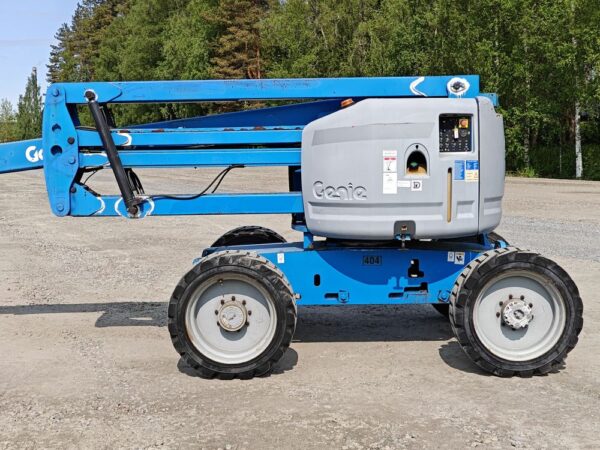 Genie Z-51/30J RT 4x4 - Image 12