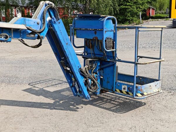 Genie Z-51/30J RT 4x4 - Image 34