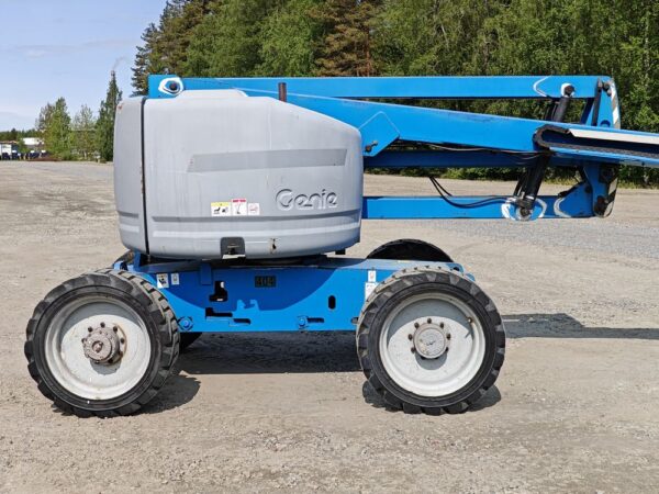 Genie Z-51/30J RT 4x4 - Image 9