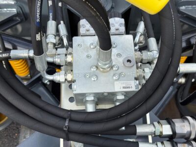 Stark U-auran  Paineakku ja 8/4 nelitoimihydrauliikka 12V