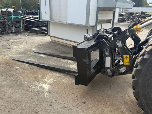 Volvo Hydrauliset trukkipiikit 11ton 220/240cm Sivusiirto Volvo BM - Image 2