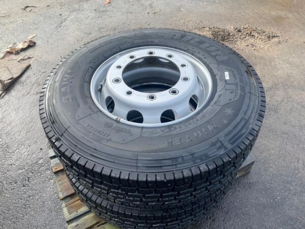 KA Talvirenkaat vanteilla 315/80 R22,5 2kpl - Bild 5