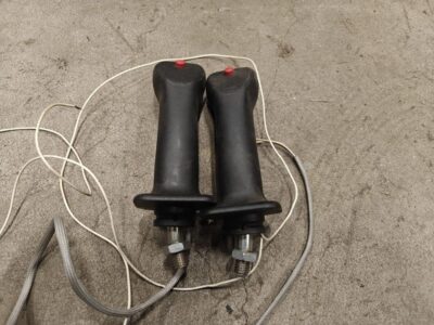 Joystick pari 1 kytkimellä