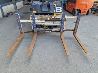 Cascade 25G2 pallet forks
