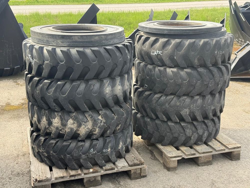 JCB 9.00 R20 tires and rims 8 pcs - Image 3