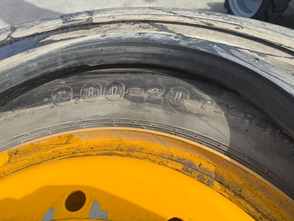 JCB 9.00 R20 tires and rims 8 pcs - Image 5