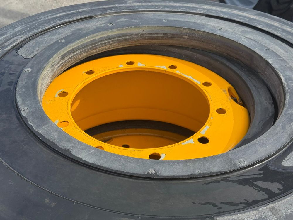 JCB 9.00 R20  renkaat ja vanteet 8 kpl sarja - Image 6
